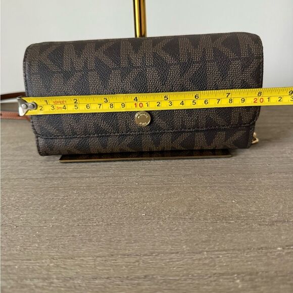 Michael Kors Jet Set Wallet with Adjustable/ Removable Strap in Classic Brown - Picture 6 of 7